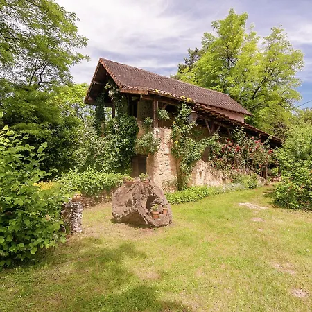 In Vezere Valley Near Lascaux Caves, Cleaning Included Hébergement de vacances *