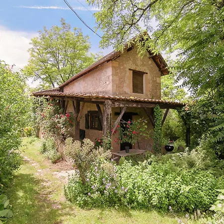 In Vezere Valley Near Lascaux Caves, Cleaning Included